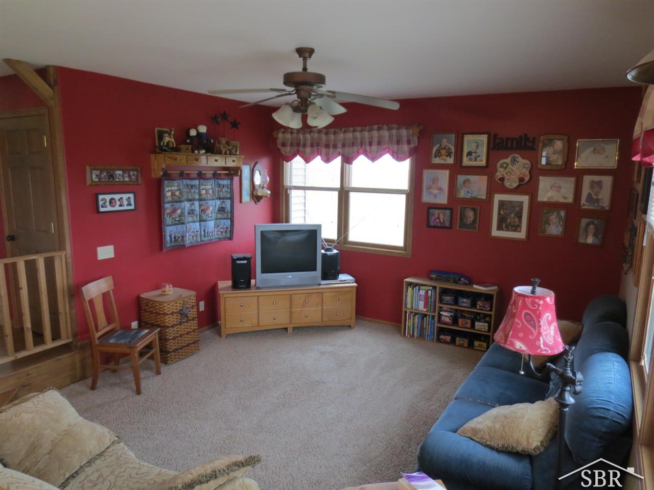 10085 Carter Road Freeland, MI 48623 - Photo 4 of 16 31188531-3.JPG