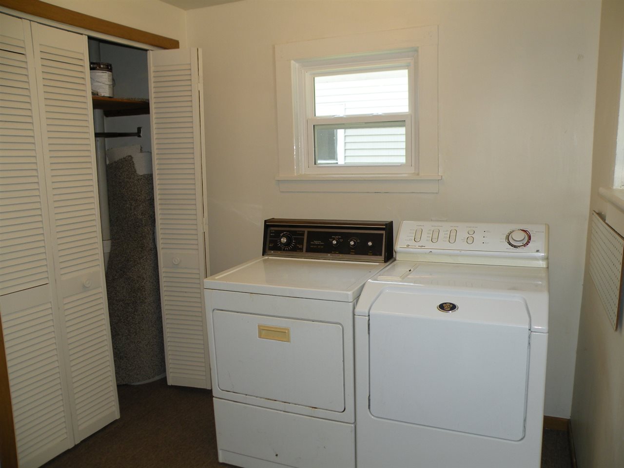 226 West Ridge Street Owosso, MI 48867 - Photo 12 of 14 Laundry