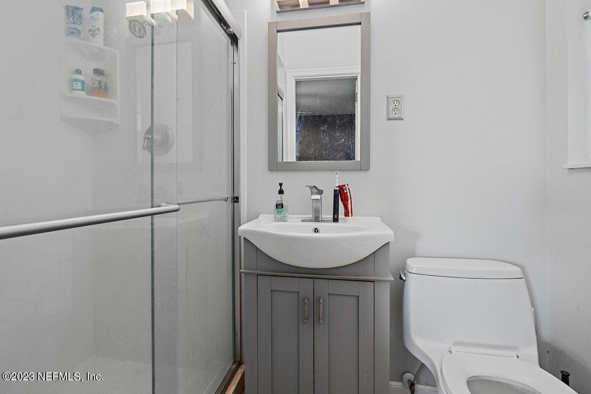 711 Antigua Road Jacksonville, FL 32216 - Photo 12 of 19 Primary Bathroom