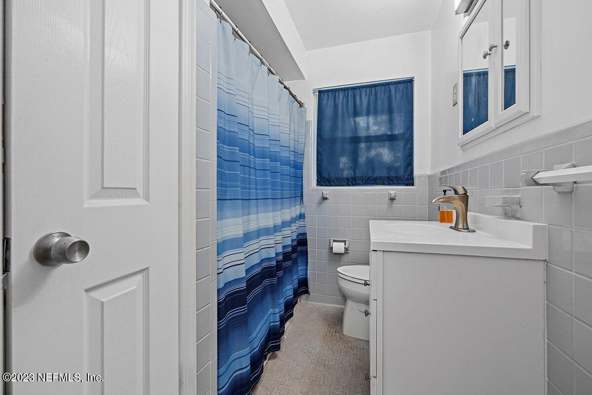 711 Antigua Road Jacksonville, FL 32216 - Photo 16 of 19 Bathroom 2