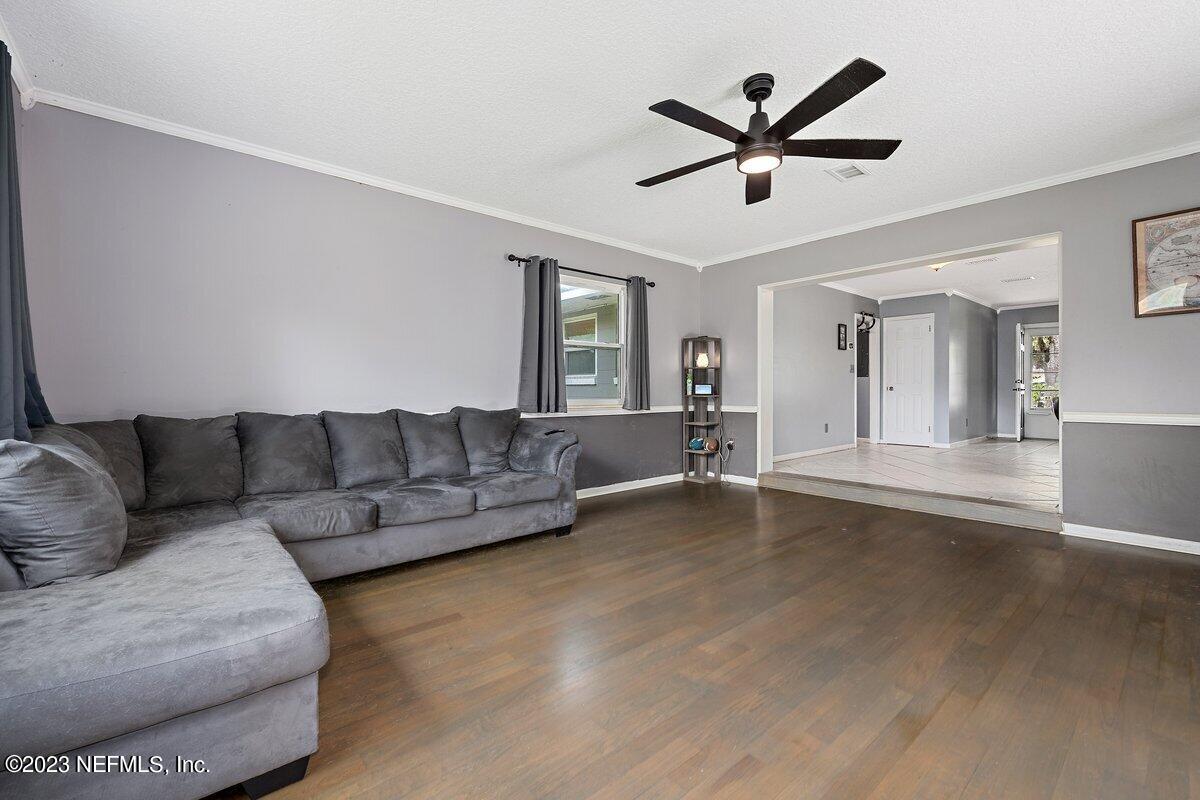 711 Antigua Road Jacksonville, FL 32216 - Photo 7 of 19 Family Room 2