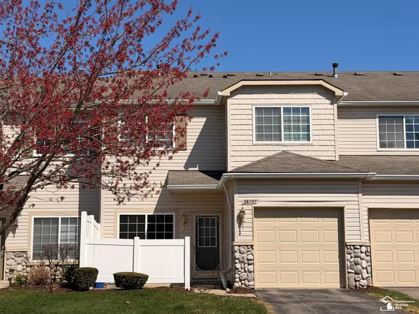 $1,600 | 26757 Kirkway Circle, Trenton, MI 48183
