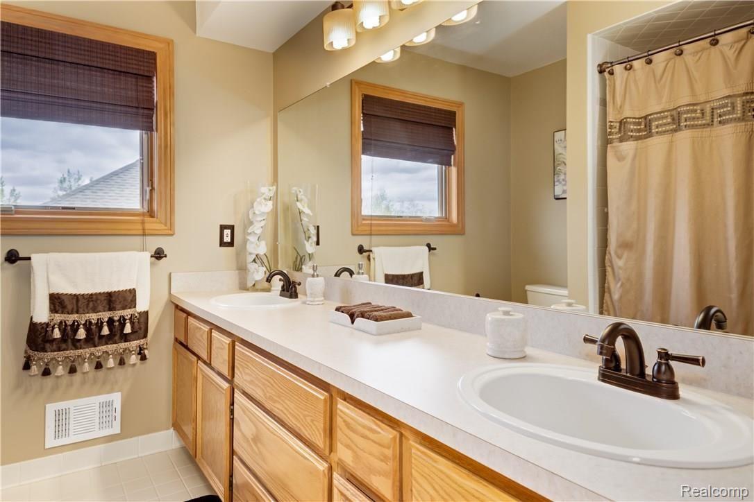 1662 Farnborough Drive Rochester, MI 48307 - Photo 35 of 52 20140516_1662 F D MAIN Interior FINAL HiRES (26 of 29).jpg