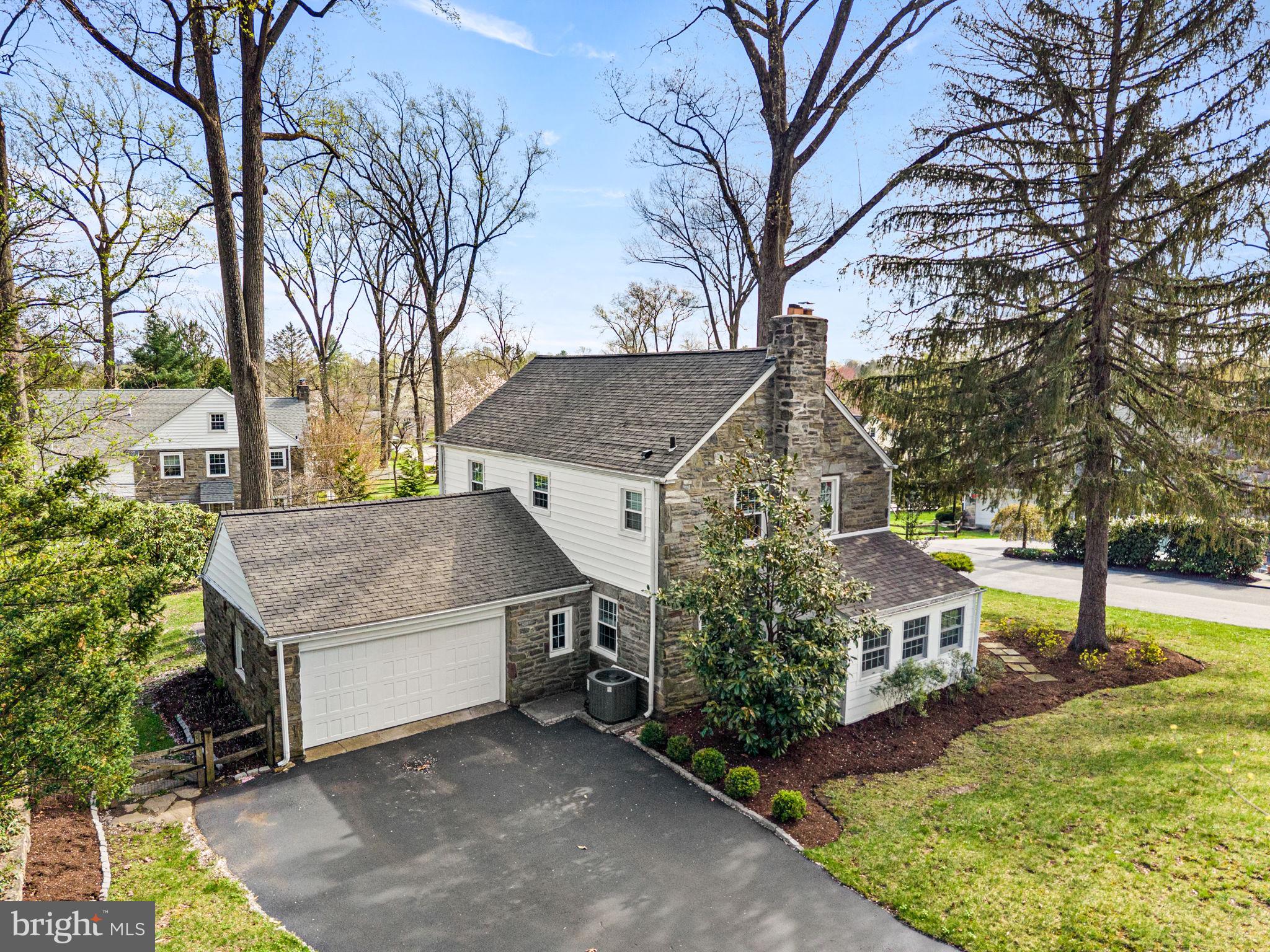 2 Briar Road Wayne, PA 19087 - Photo 3 of 49 2 Briar Road - side garage