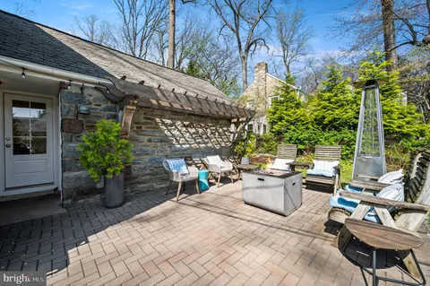 a view of a couches in patio of back yard