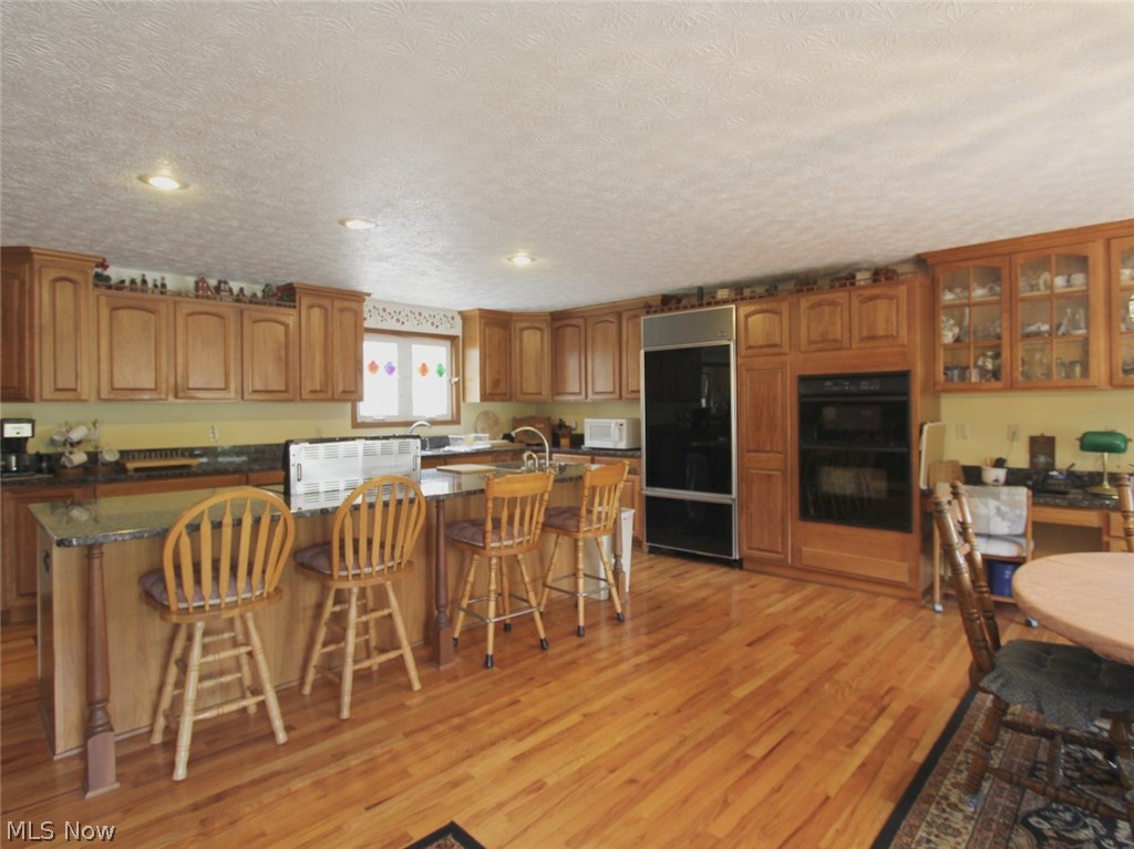 6276 Stone Road Hudson, OH 44236 - Photo 4 of 26 Large eat-in kitchen with double ovens, sub zero fridge, granite counters & plenty of space to entertain