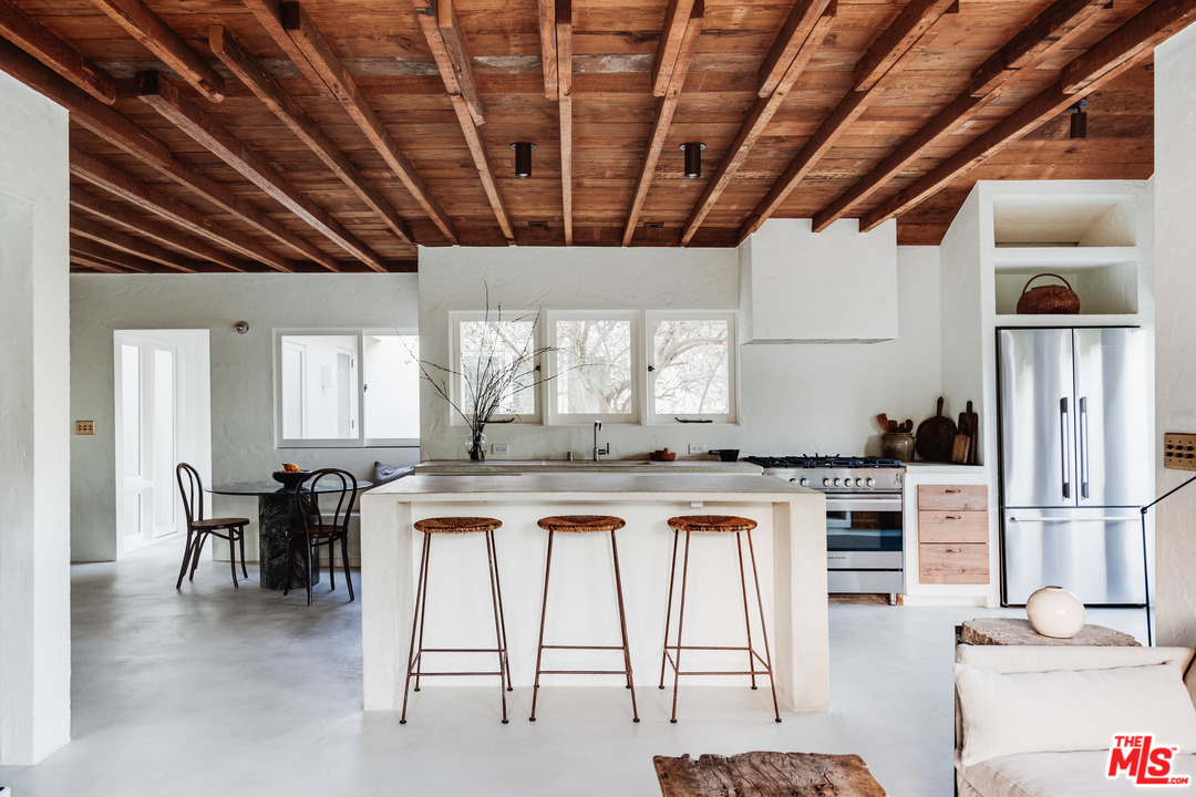 4470 Beauvais Avenue Los Angeles, CA 90065 - Photo 2 of 53