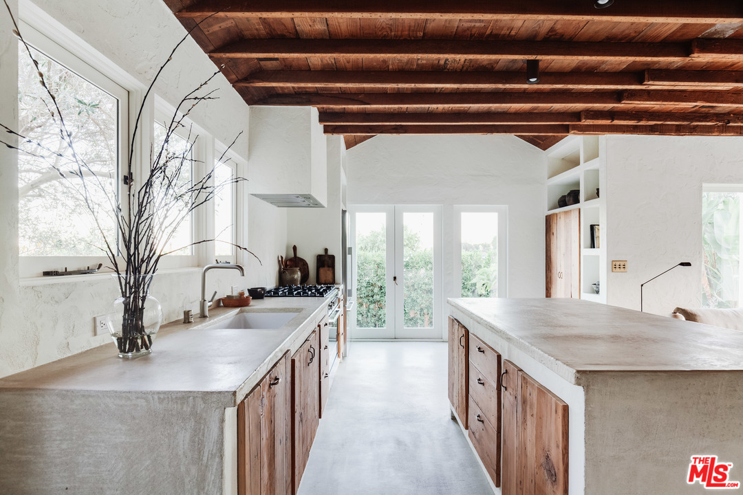 4470 Beauvais Avenue Los Angeles, CA 90065 - Photo 11 of 53