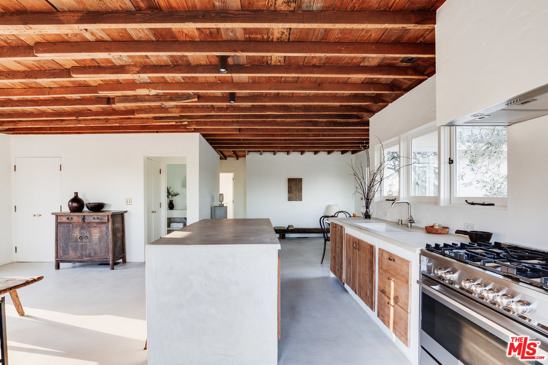 4470 Beauvais Avenue Los Angeles, CA 90065 - Photo 13 of 53