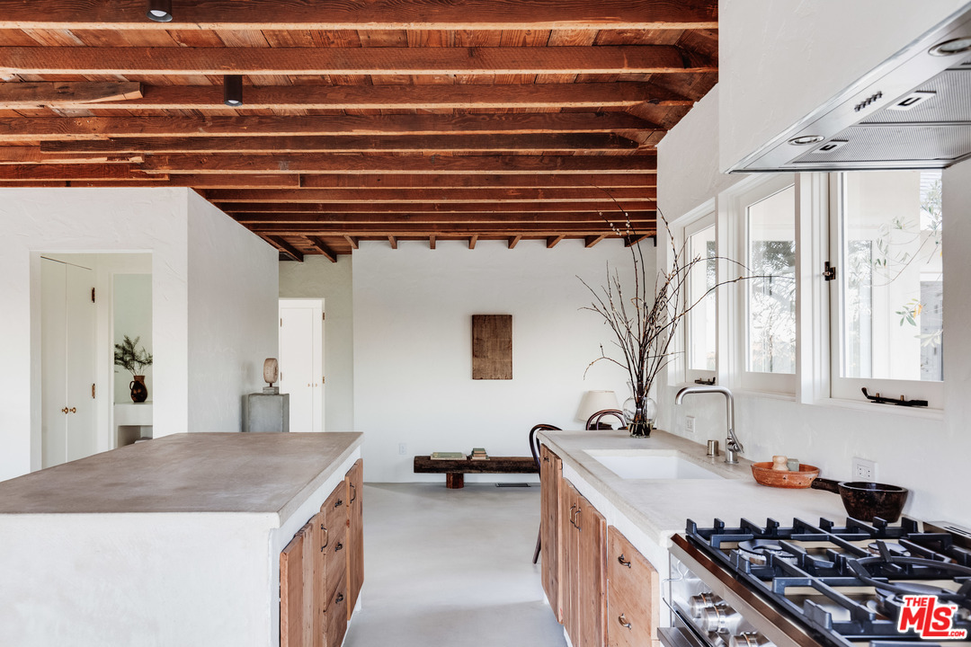 4470 Beauvais Avenue Los Angeles, CA 90065 - Photo 14 of 53