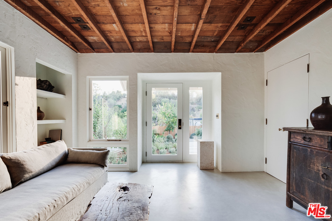 4470 Beauvais Avenue Los Angeles, CA 90065 - Photo 3 of 53