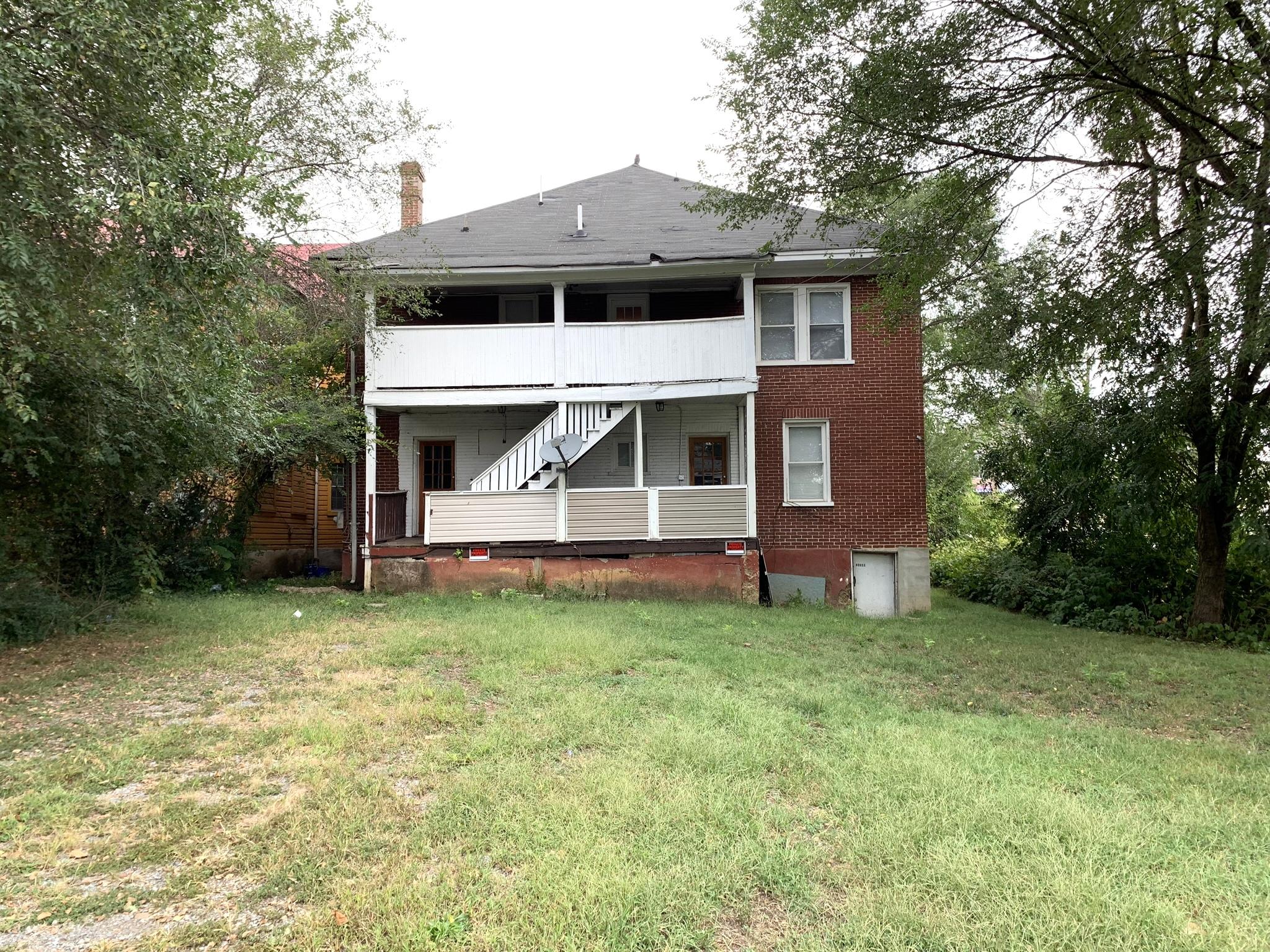 1306 Patterson Avenue Southwest, Unit 3 Roanoke, VA 24016 - Photo 27 of 28 a front view of a house with a yard