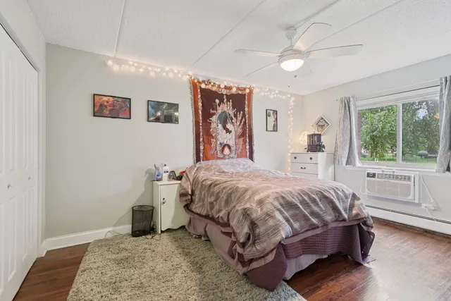 $165,500 | 586 Fairway View Drive, Unit 1A, Wheeling, IL 60090