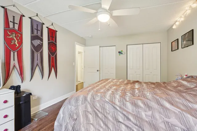 $165,500 | 586 Fairway View Drive, Unit 1A, Wheeling, IL 60090