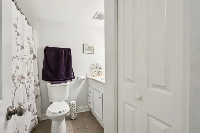 $165,500 | 586 Fairway View Drive, Unit 1A, Wheeling, IL 60090