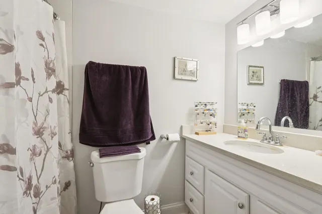 $165,500 | 586 Fairway View Drive, Unit 1A, Wheeling, IL 60090