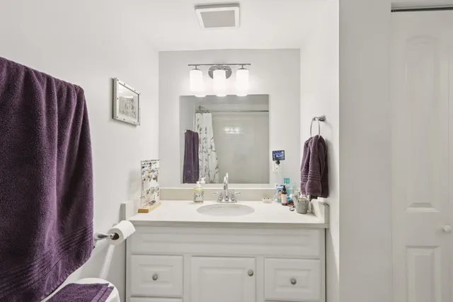 $165,500 | 586 Fairway View Drive, Unit 1A, Wheeling, IL 60090