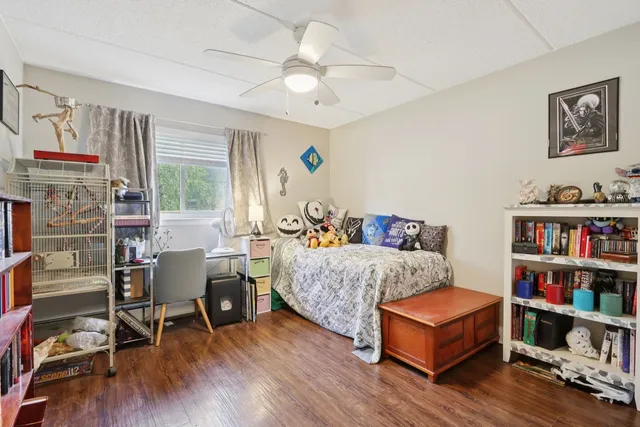 $165,500 | 586 Fairway View Drive, Unit 1A, Wheeling, IL 60090