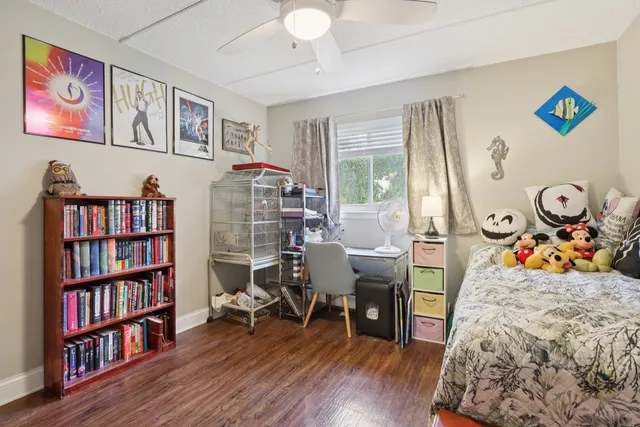 $165,500 | 586 Fairway View Drive, Unit 1A, Wheeling, IL 60090