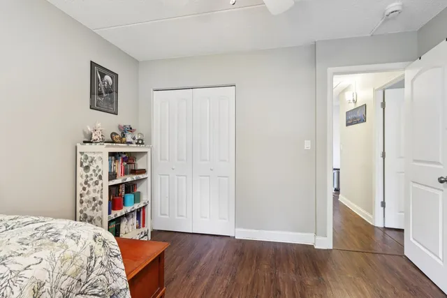 $165,500 | 586 Fairway View Drive, Unit 1A, Wheeling, IL 60090