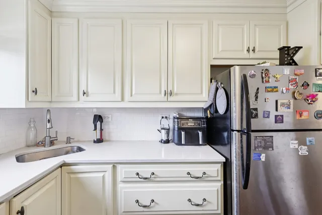 $165,500 | 586 Fairway View Drive, Unit 1A, Wheeling, IL 60090