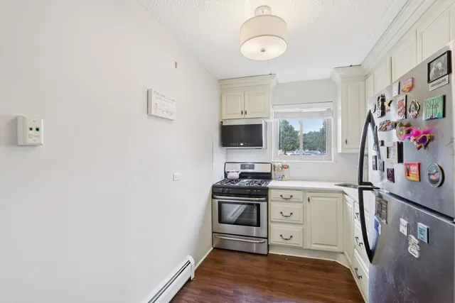 $165,500 | 586 Fairway View Drive, Unit 1A, Wheeling, IL 60090