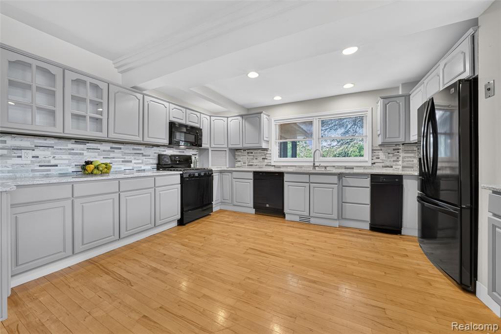 5370 Whipple Lake Road Clarkston, MI 48348 - Photo 11 of 51