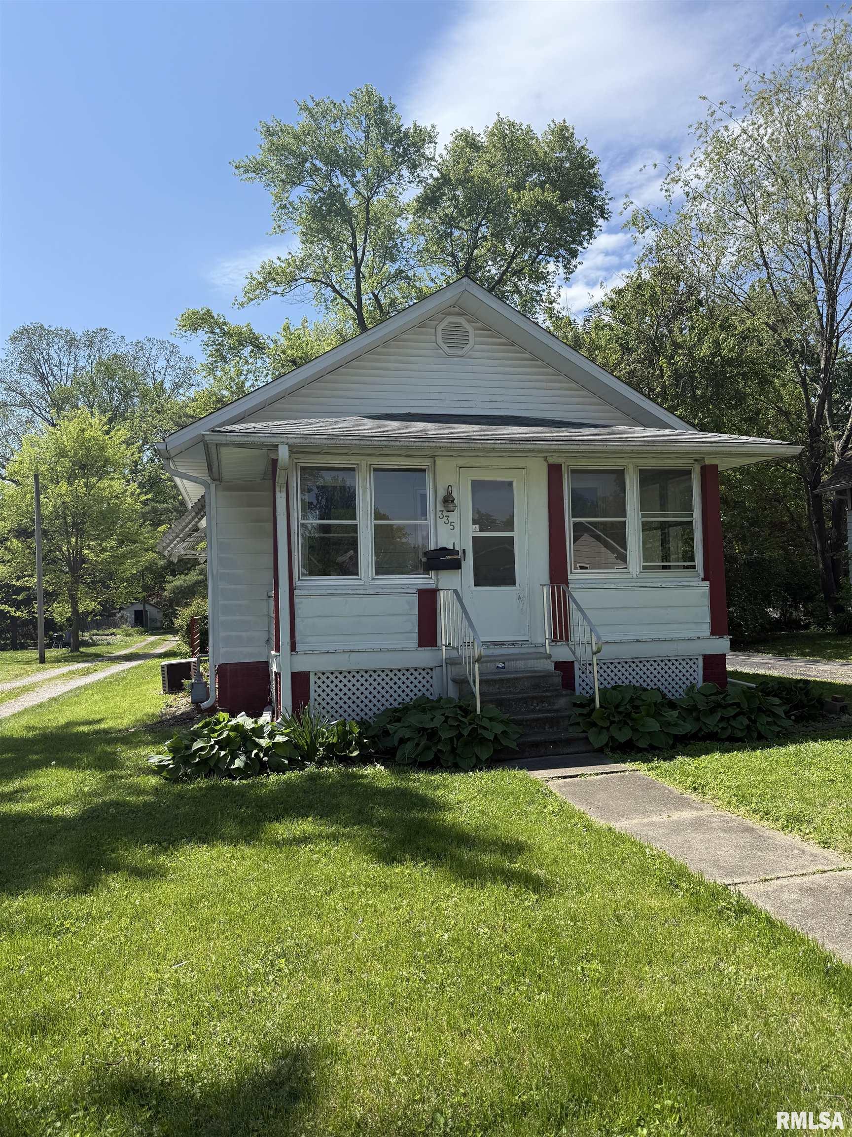 335 West Chase Street Macomb, IL 61455 - Photo 1 of 27