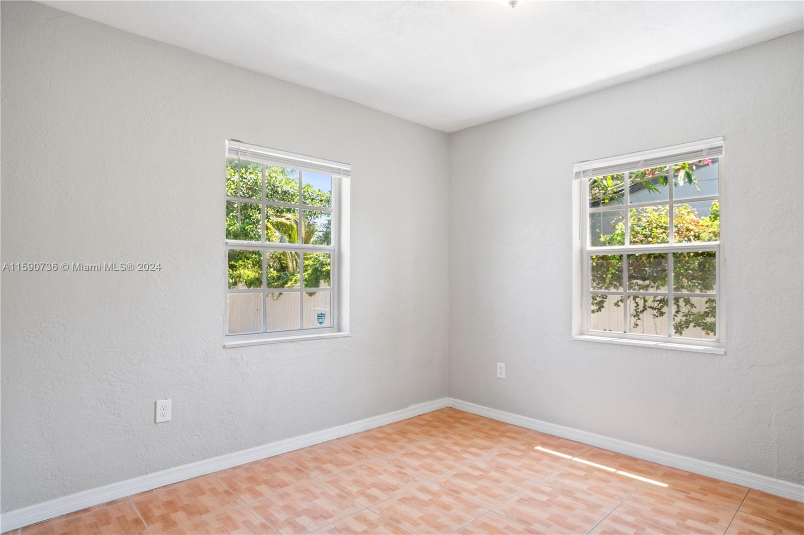 421 Northwest 106th Street Miami, FL 33150 - Photo 5 of 12 Gallery Image 5