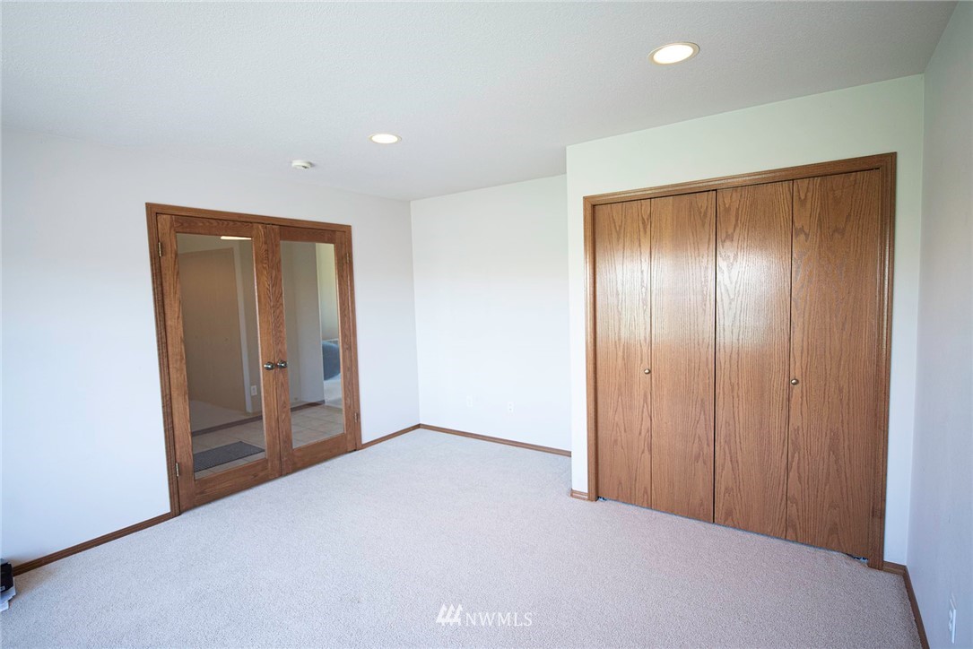 7483 Frog Hollow Road Touchet, WA 99360 - Photo 5 of 25 a view of an empty room