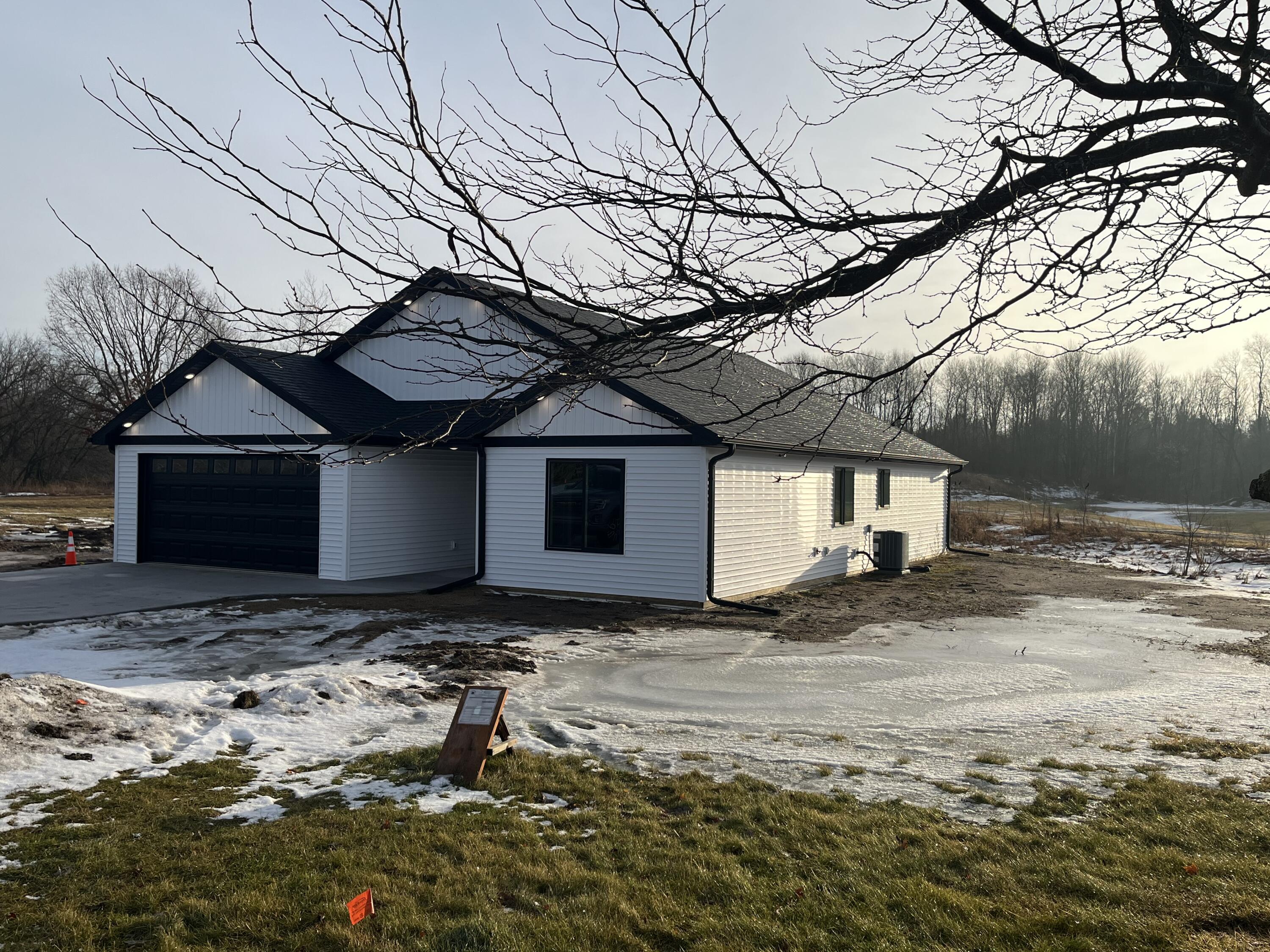 280 10th Street Lakeview, MI 48850 - Photo 2 of 22 IMG_0626