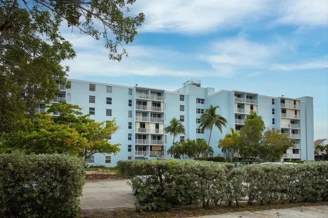 a view of a multi story building