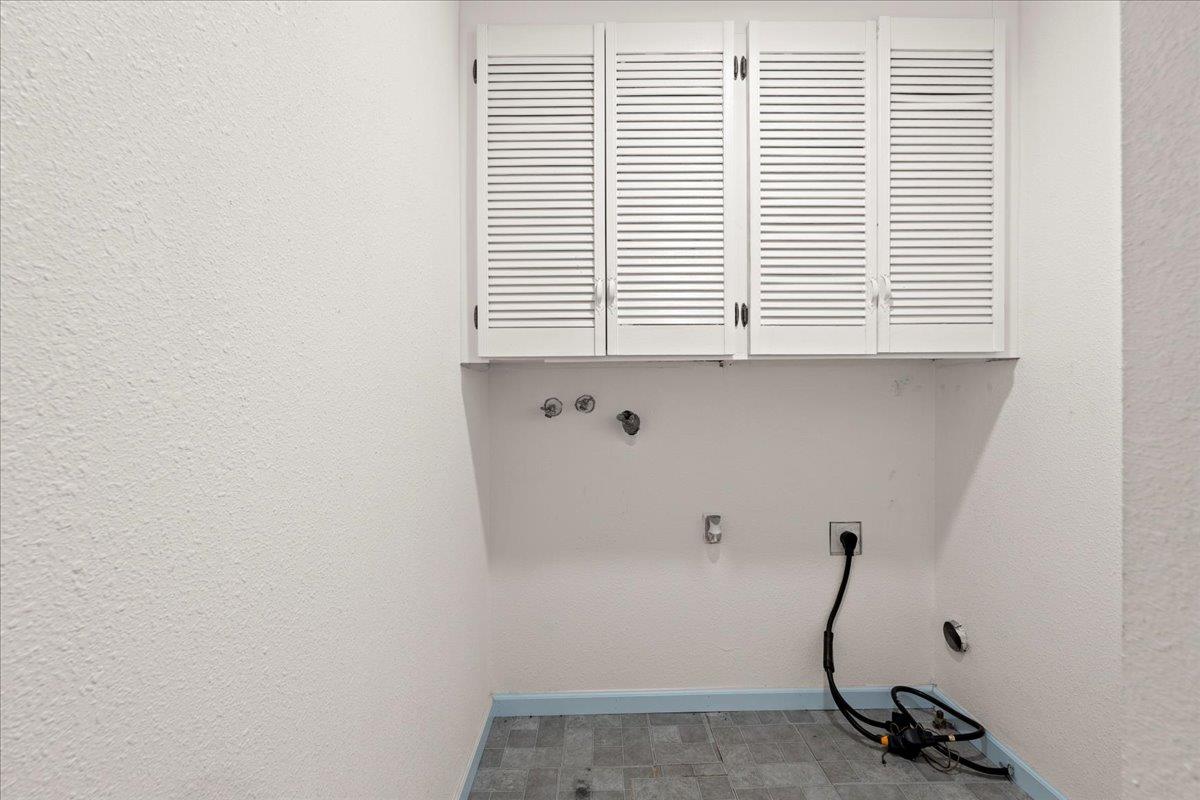 6300 Election Lane, Unit 118 Sacramento, CA 95828 - Photo 20 of 38 a view of a bathroom with a window