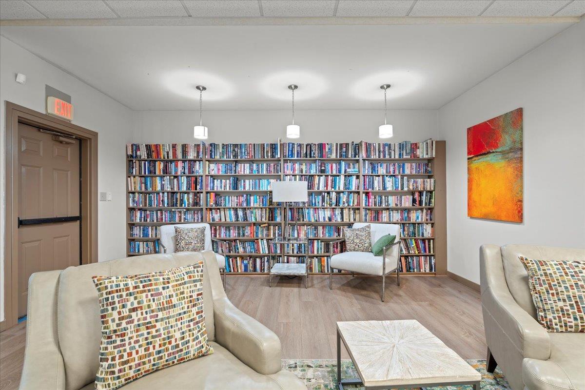 6300 Election Lane, Unit 118 Sacramento, CA 95828 - Photo 31 of 38 a living room with furniture and white walls