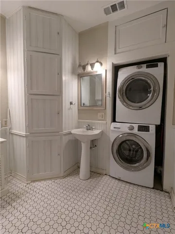 $189,000 | 207 West 5th Street, Lampasas, TX 76550