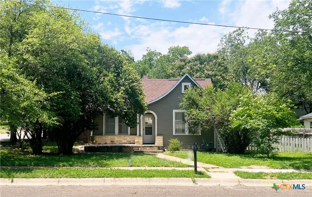 $189,000 | 207 West 5th Street, Lampasas, TX 76550