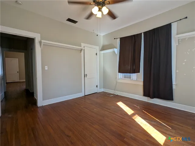 $189,000 | 207 West 5th Street, Lampasas, TX 76550