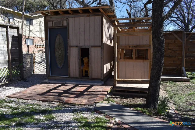 $189,000 | 207 West 5th Street, Lampasas, TX 76550