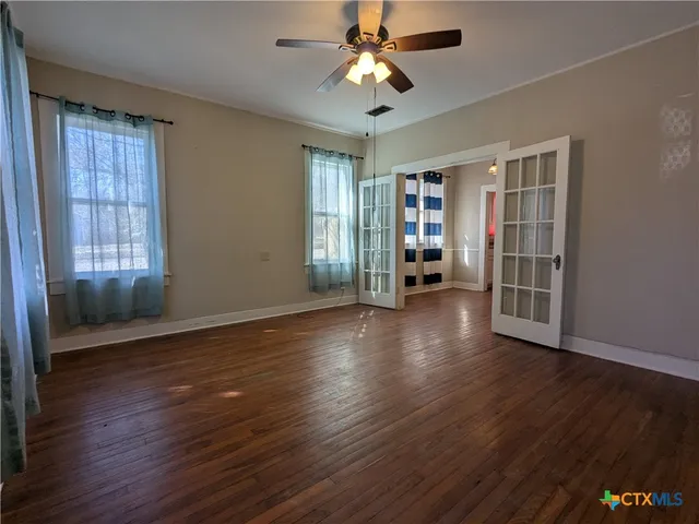 $189,000 | 207 West 5th Street, Lampasas, TX 76550