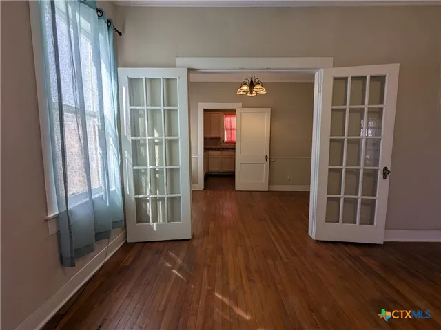 $189,000 | 207 West 5th Street, Lampasas, TX 76550