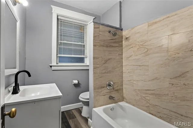 $920 | 4234 Dewey Avenue, Unit 2N, St. Louis, MO 63116