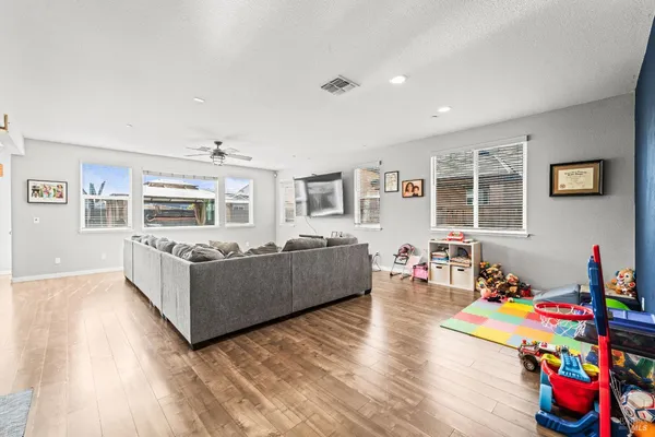 $699,950 | 1215 Columbia Drive, Dixon, CA 95620