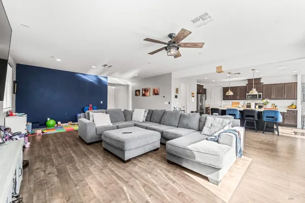 $699,950 | 1215 Columbia Drive, Dixon, CA 95620