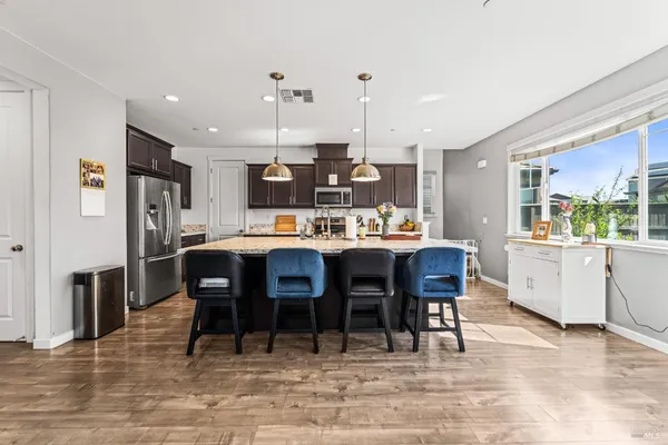 $699,950 | 1215 Columbia Drive, Dixon, CA 95620