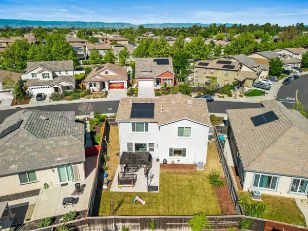 $699,950 | 1215 Columbia Drive, Dixon, CA 95620