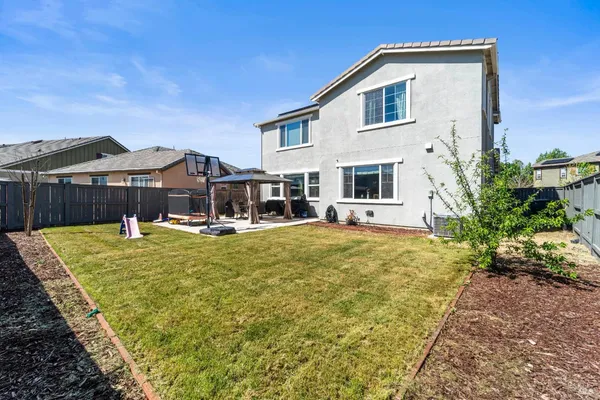 $699,950 | 1215 Columbia Drive, Dixon, CA 95620