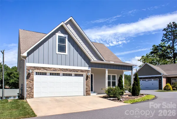 $625,000 | 22 Water Pointe Way, Weaverville, NC 28787