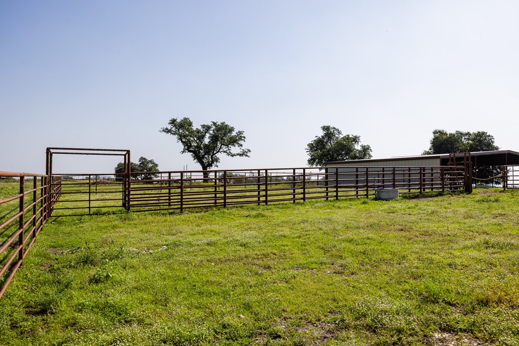 2377 Aviation Loop Fredericksburg, TX 78624 - Photo 38 of 76