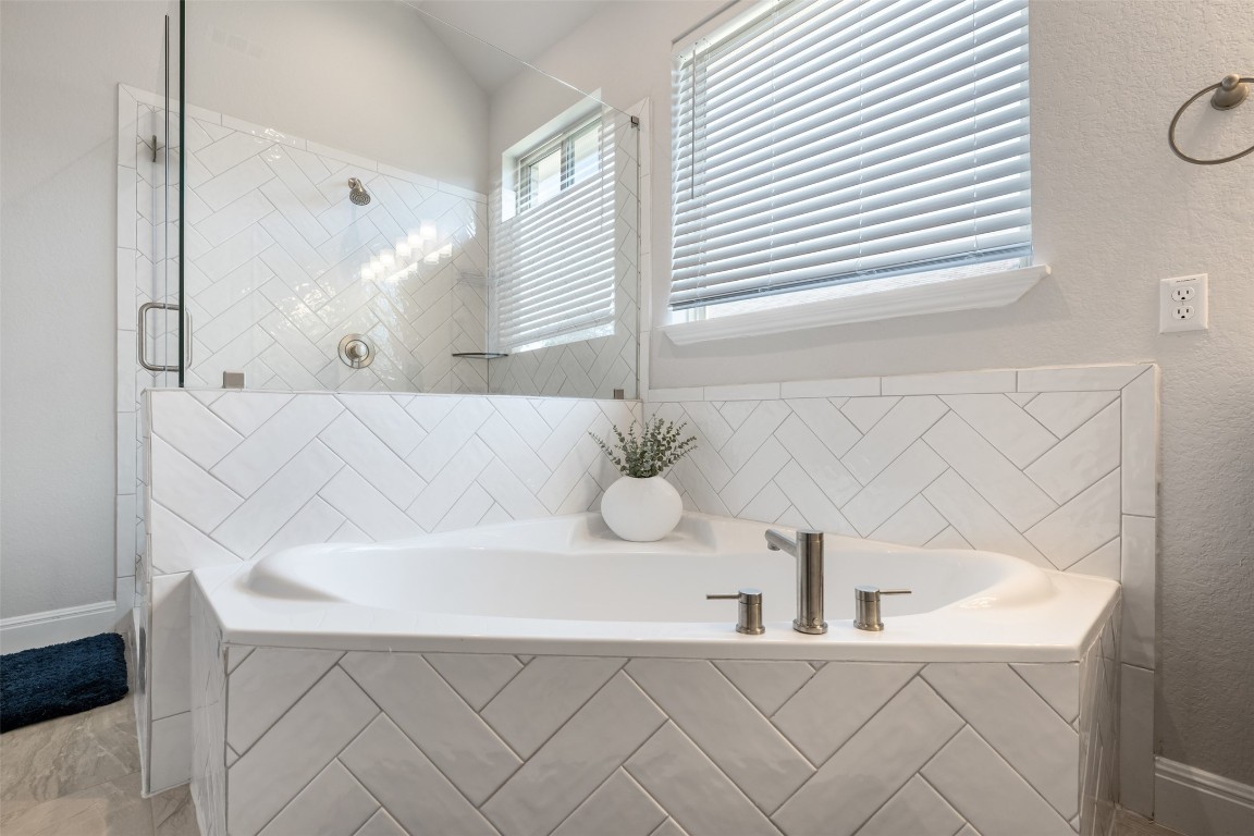 686 Treadwell Lane Kyle, TX 78640 - Photo 27 of 40 a bathroom with a bathtub and a sink