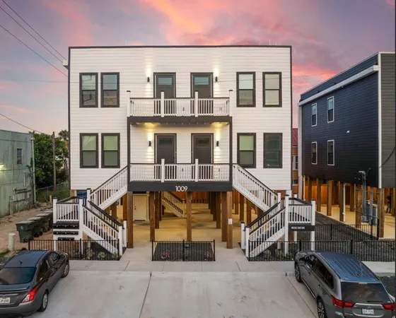 $1,250 | 1009 8th Street, Galveston, TX 77550